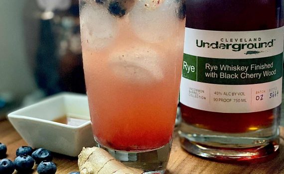 Ginger-Berry Whiskey Fizz